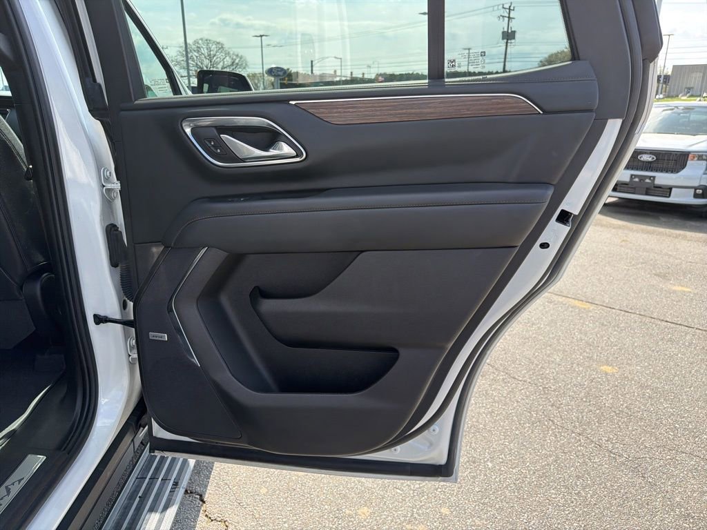 Used 2023 Chevrolet Tahoe High Country w/ Premium Package 2 AWD/4WD image 21