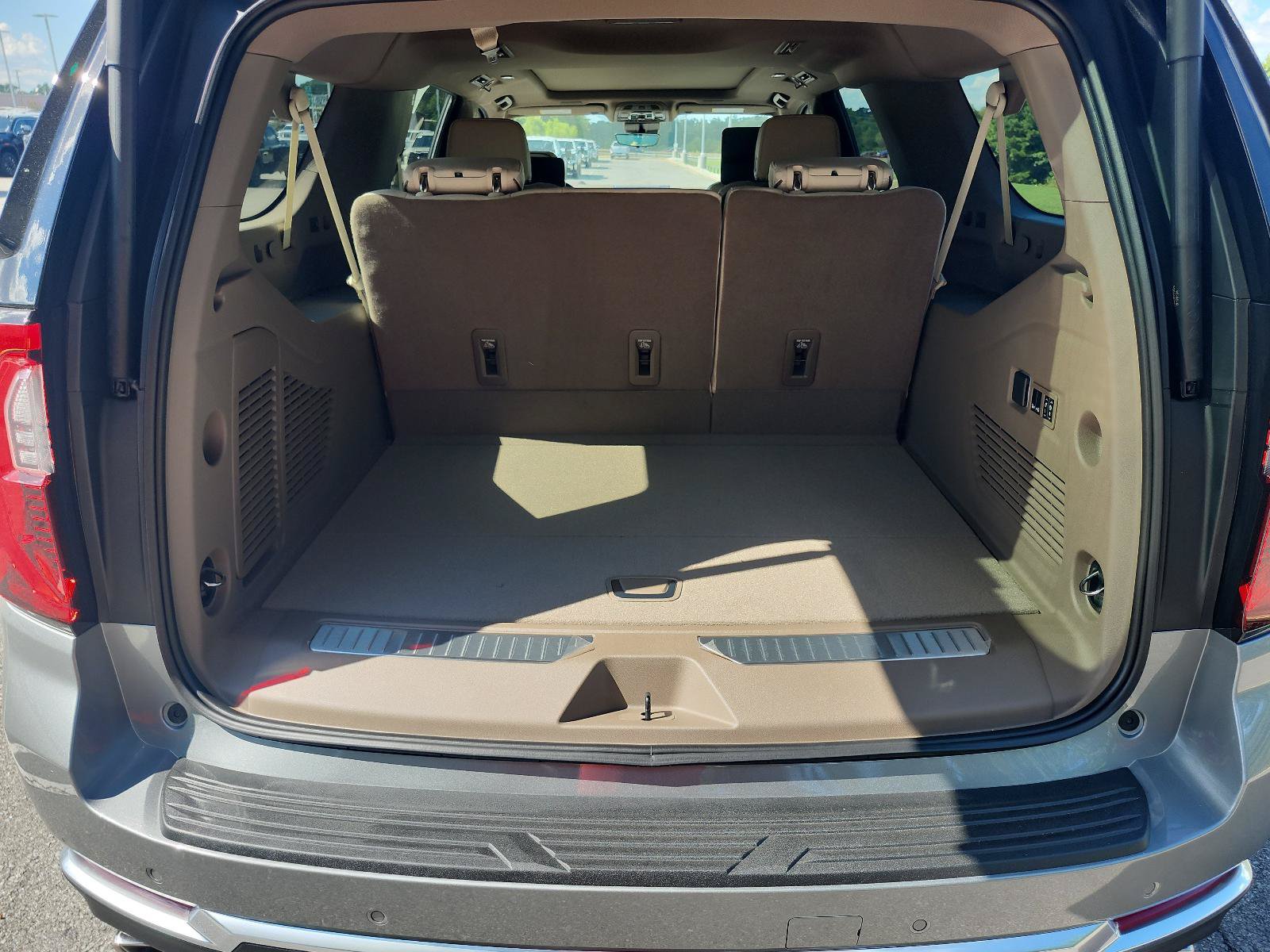 New 2026 GMC Yukon XL Denali w/ Denali Reserve Package AWD/4WD image 8