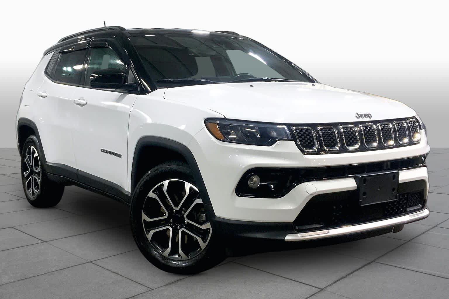 Used 2023 Jeep Compass Limited AWD/4WD image 3