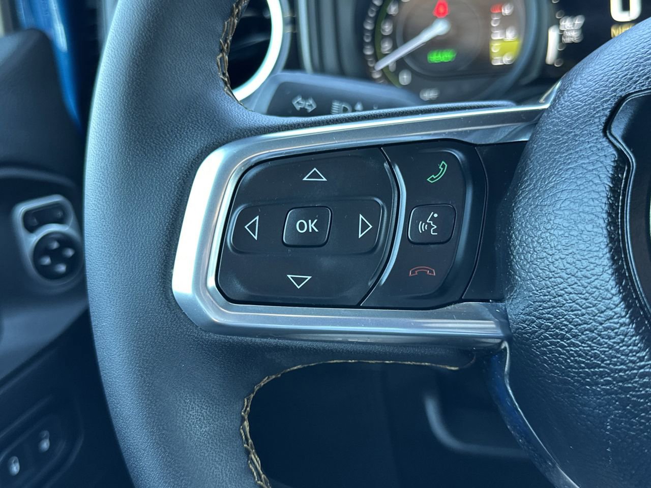 Used 2024 Jeep Wrangler Unlimited Sahara w/ Technology Group image 13