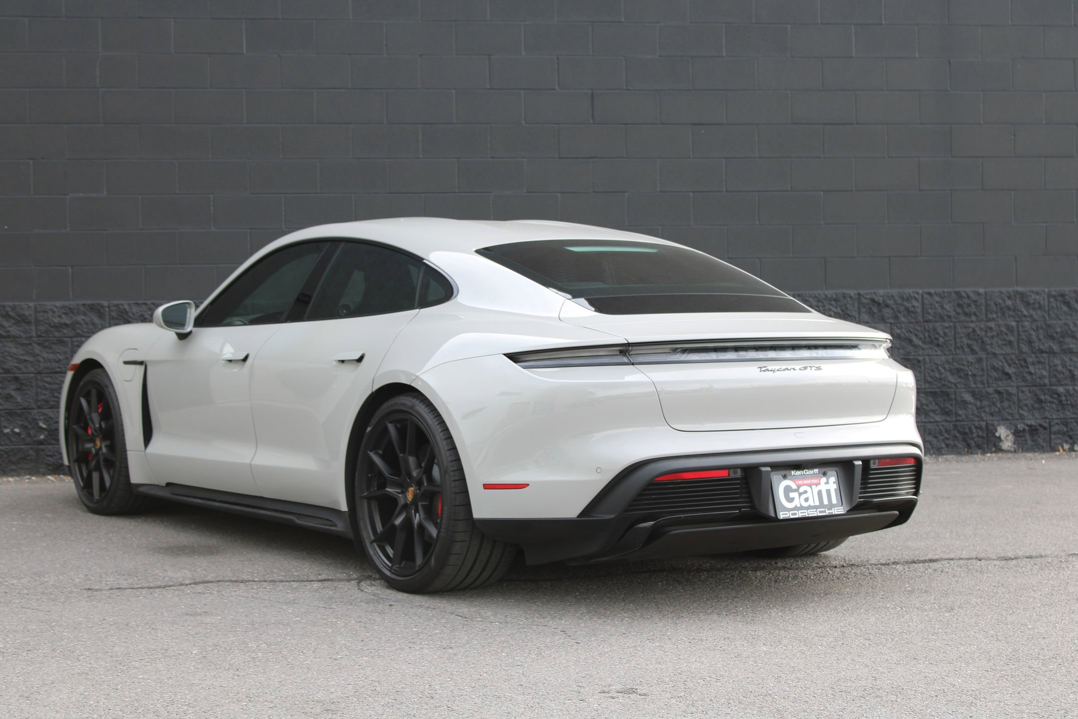 Used 2023 Porsche Taycan GTS image 3