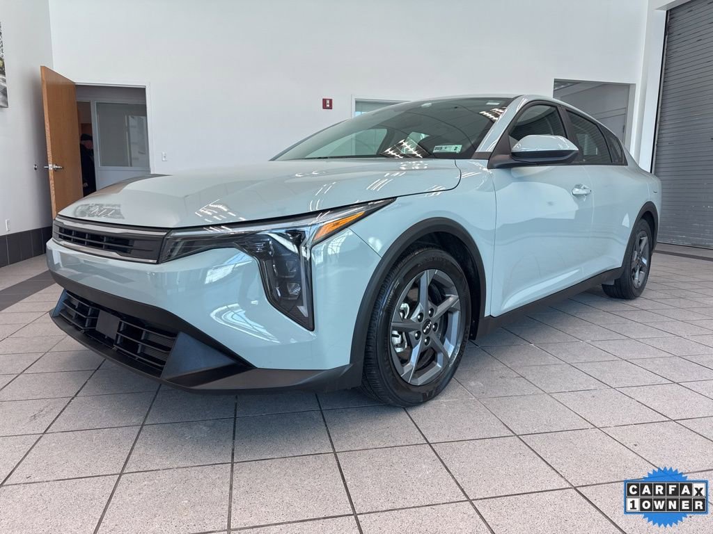 Used 2025 Kia K4 LXS image 3