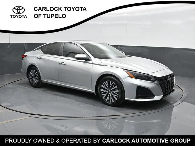 Used 2023 Nissan Altima 2.5 SV w/ SV Premium Package FWD image 6