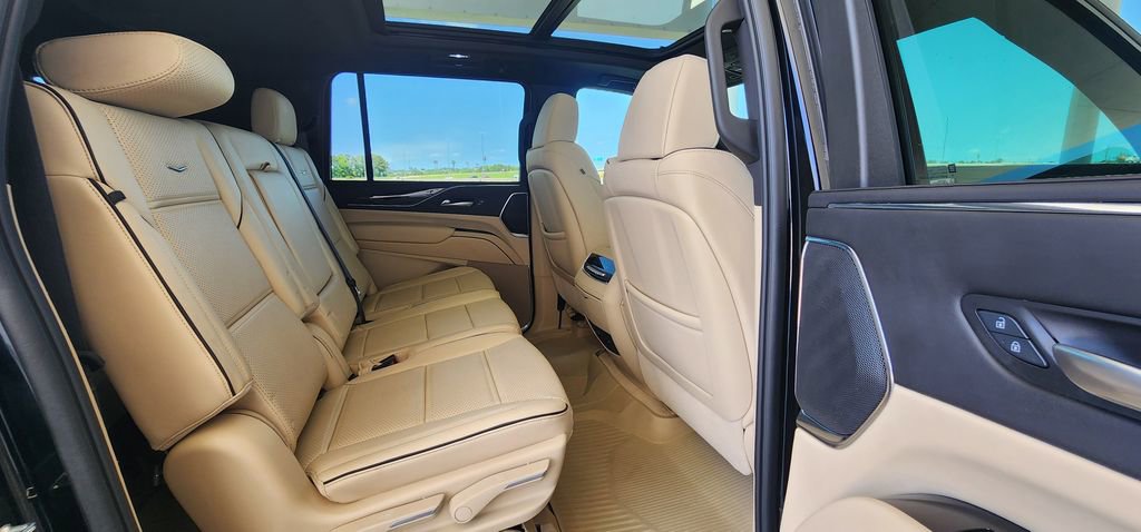 Used 2024 Cadillac Escalade ESV Premium Luxury w/ LPO, Floor Liner Package AWD/4WD image 29
