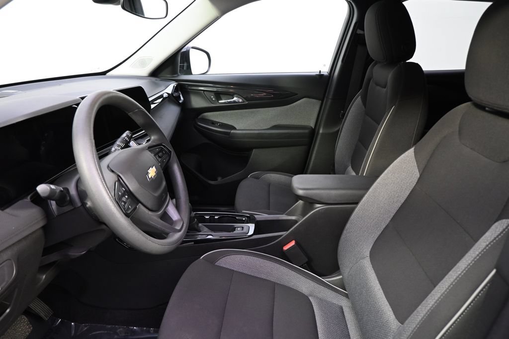 Used 2025 Chevrolet TrailBlazer LT AWD/4WD image 13