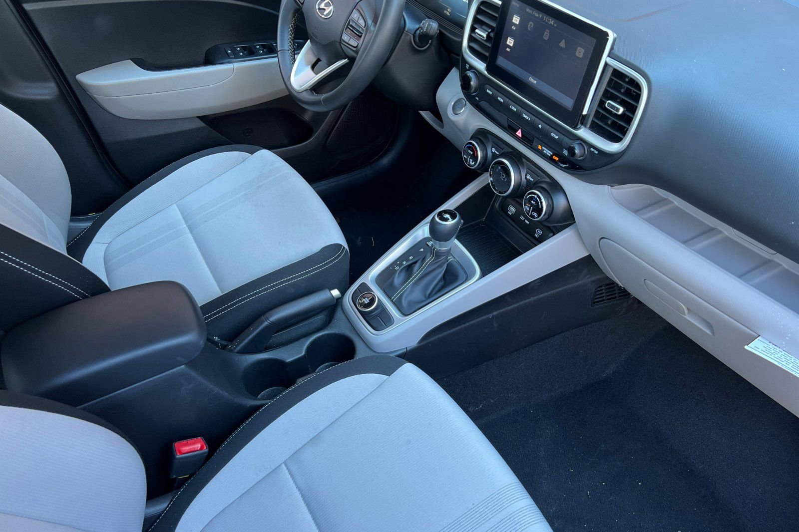 Certified 2025 Hyundai Venue SEL image 21