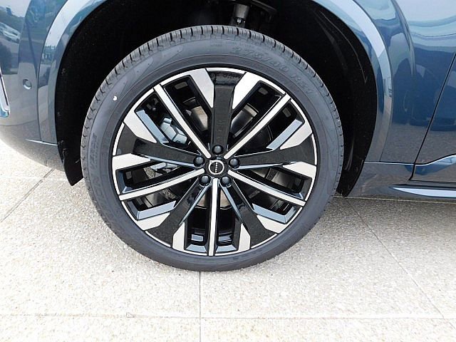 New 2026 Volvo XC90 B6 Ultra w/ Protection Package image 12