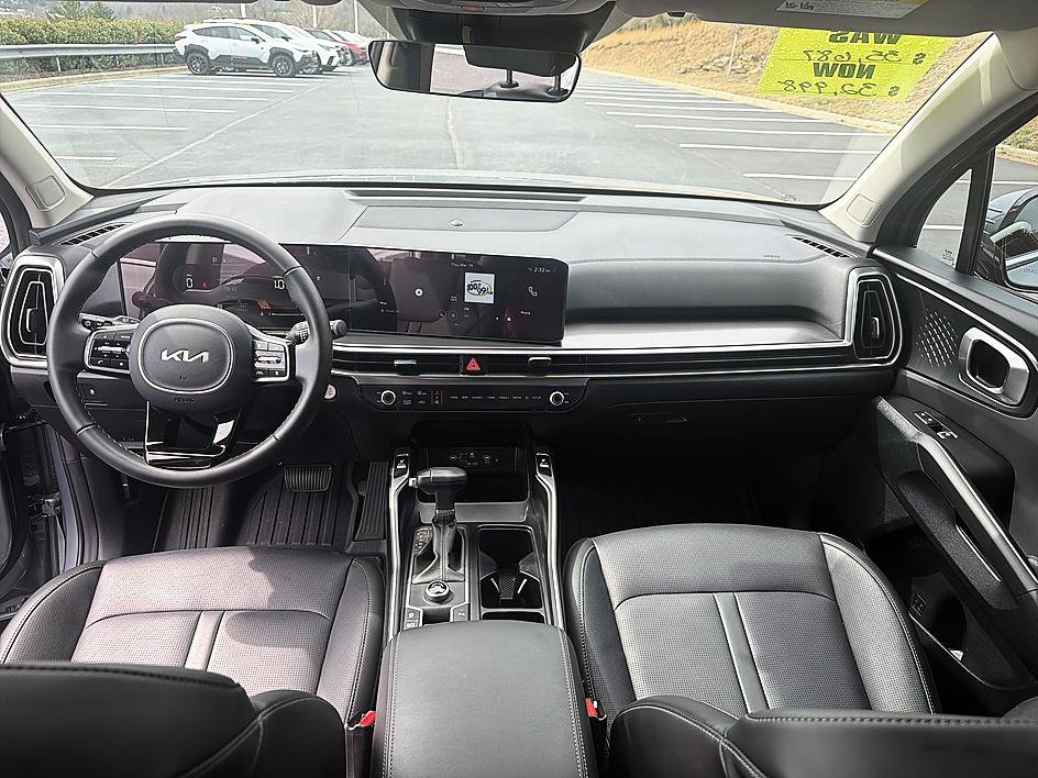 Used 2025 Kia Sorento EX image 19