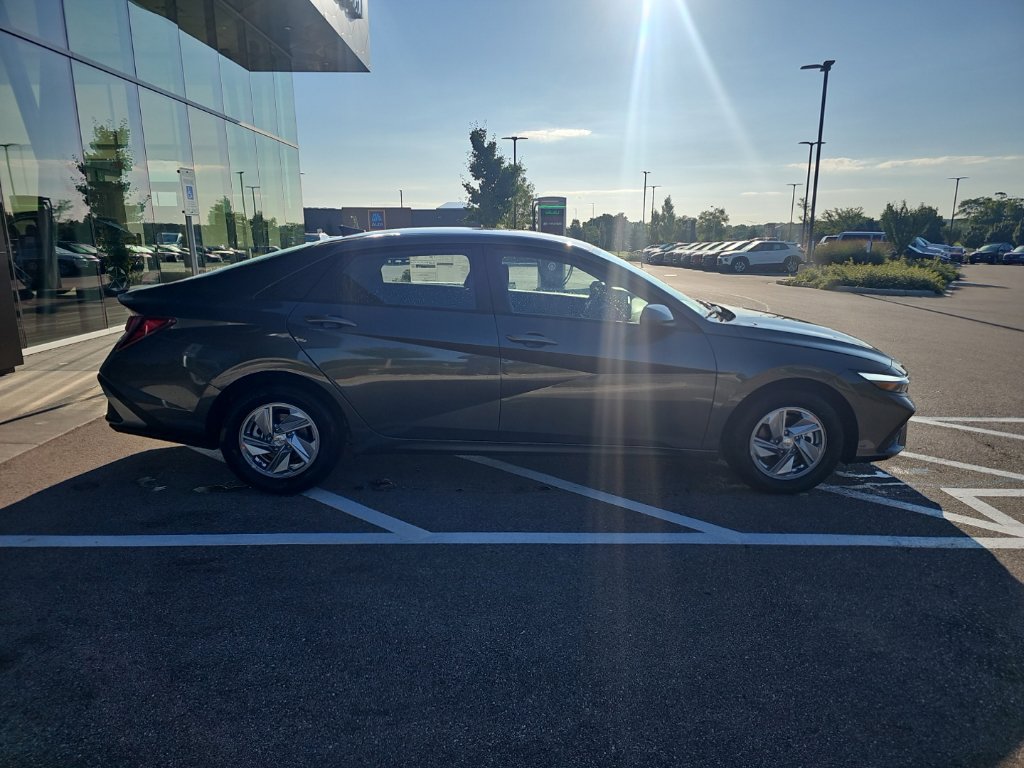 New 2026 Hyundai Elantra SE FWD image 6