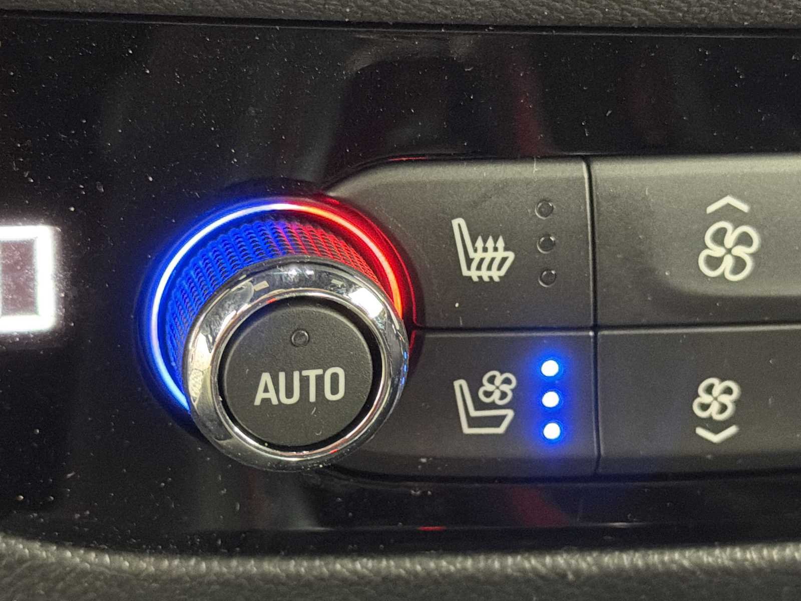 Certified 2023 Buick Enclave Avenir FWD image 32