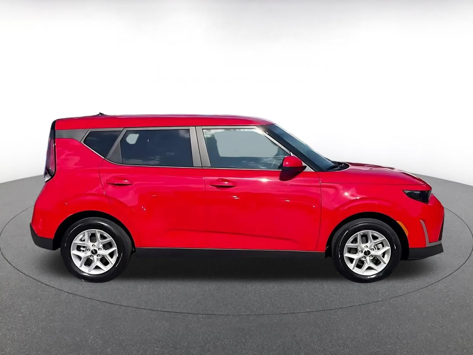 Used 2025 Kia Soul LX w/ LX Technology Package FWD image 16