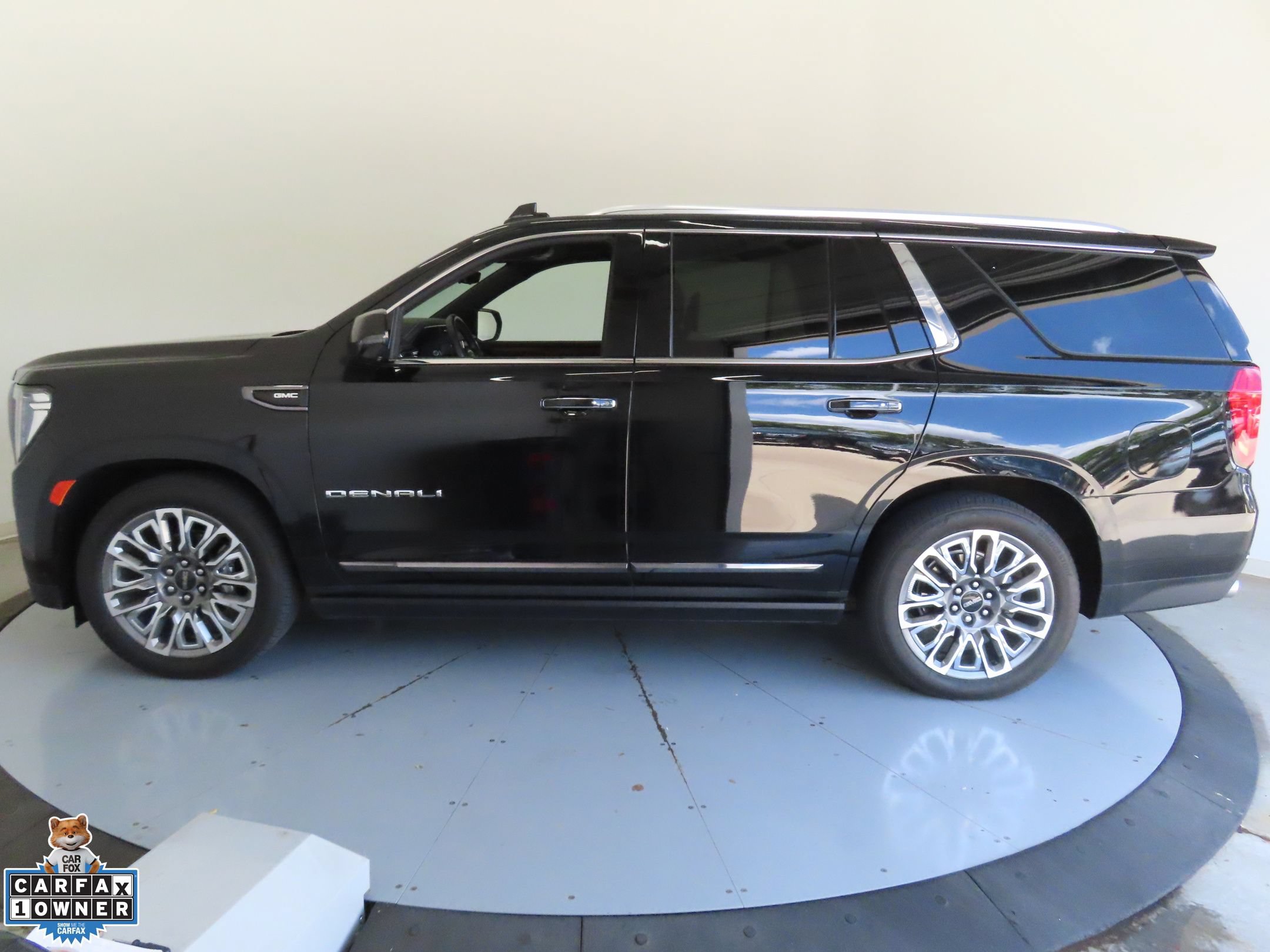 Used 2024 GMC Yukon Denali Ultimate AWD/4WD image 7