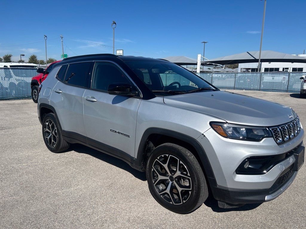 Used 2025 Jeep Compass Limited AWD/4WD image 3