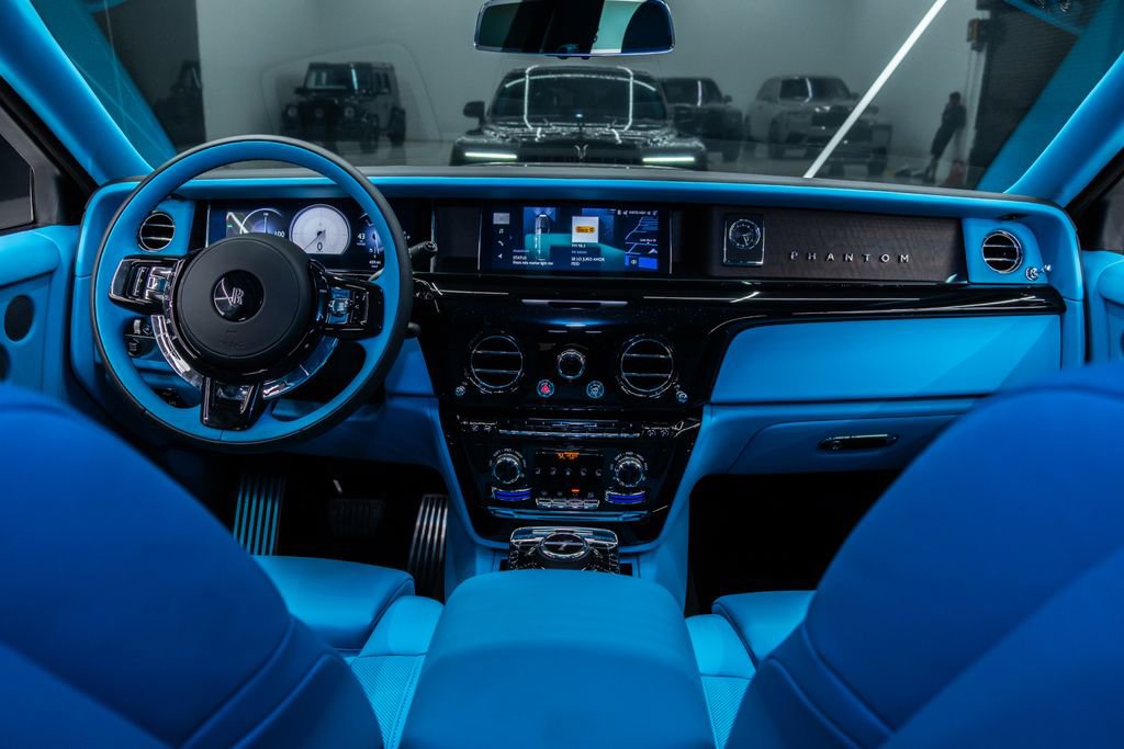 Used 2025 Rolls-Royce Phantom Sedan image 57