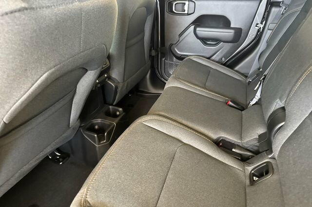 New 2026 Jeep Gladiator Sport AWD/4WD image 9