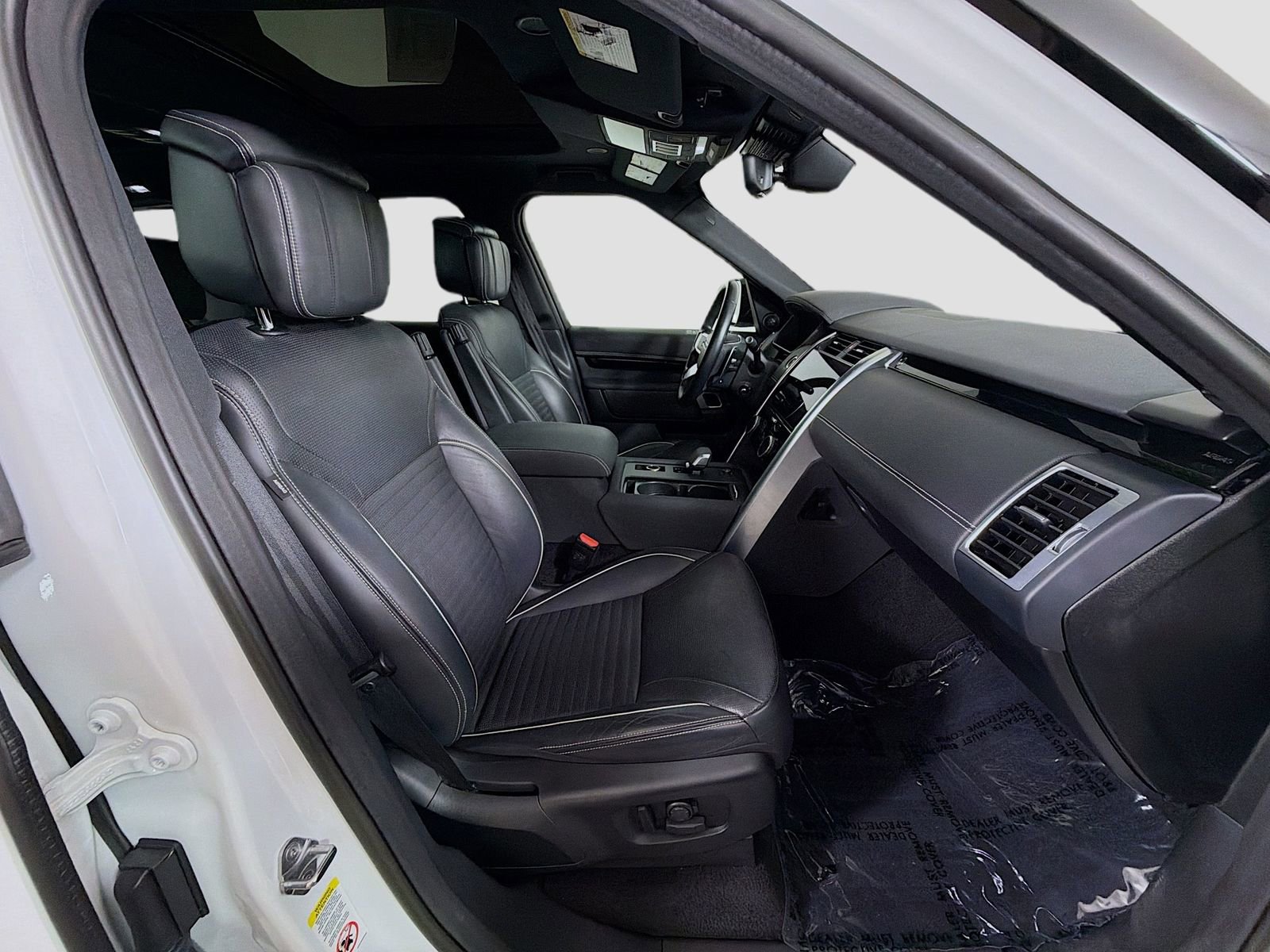Certified 2023 Land Rover Discovery Metropolitan Edition AWD/4WD image 35