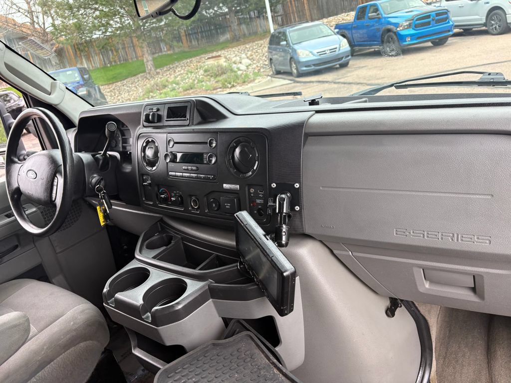 Used 2016 Ford E-450 and Econoline 450 Super Duty RWD image 30