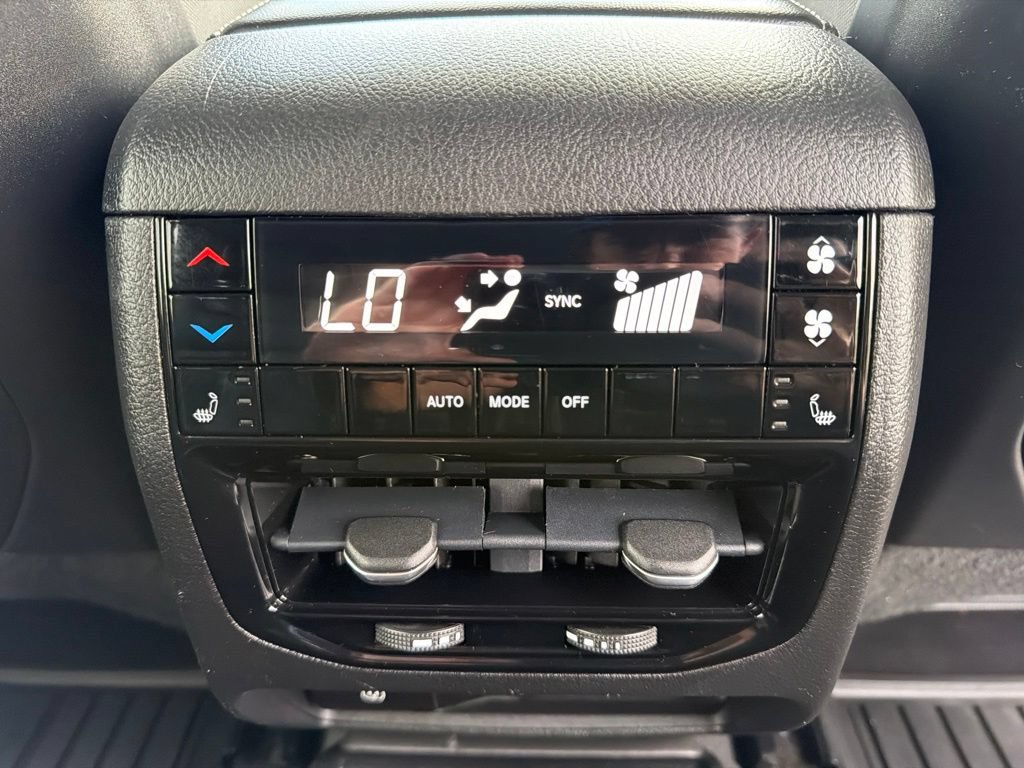 Used 2022 Jeep Grand Cherokee L Limited AWD/4WD image 35