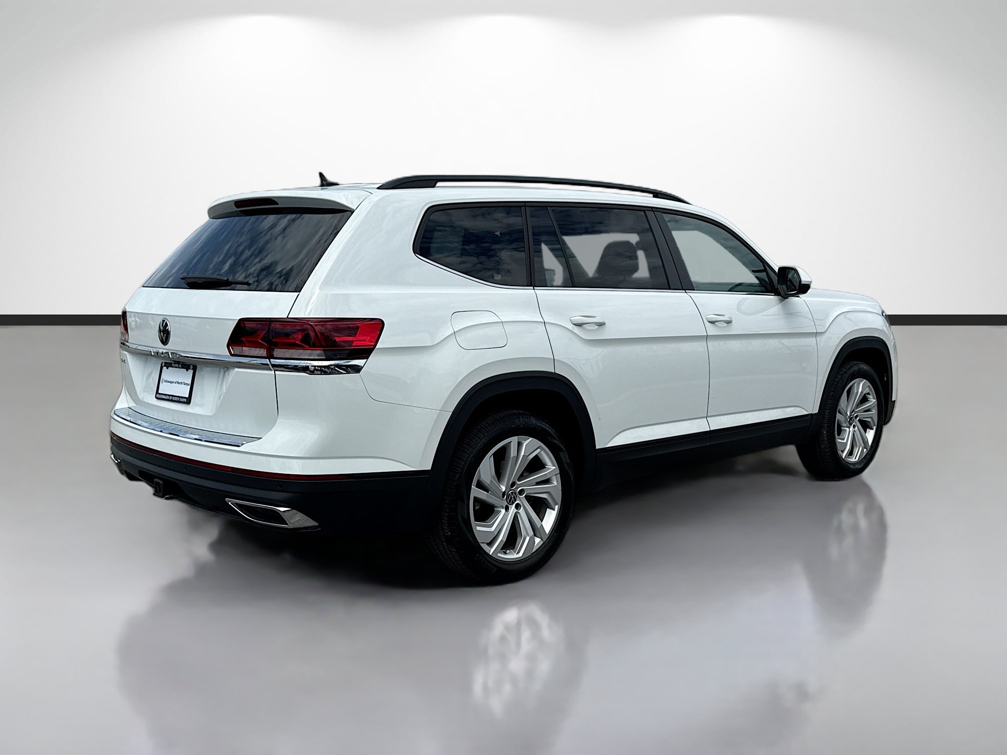 Used 2023 Volkswagen Atlas SE w/ Panoramic Sunroof Package FWD image 3