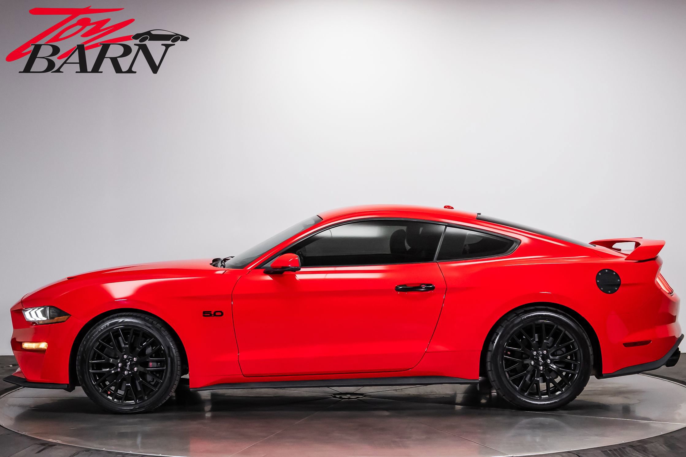 Used 2018 Ford Mustang GT Premium w/ GT Performance Package RWD image 2