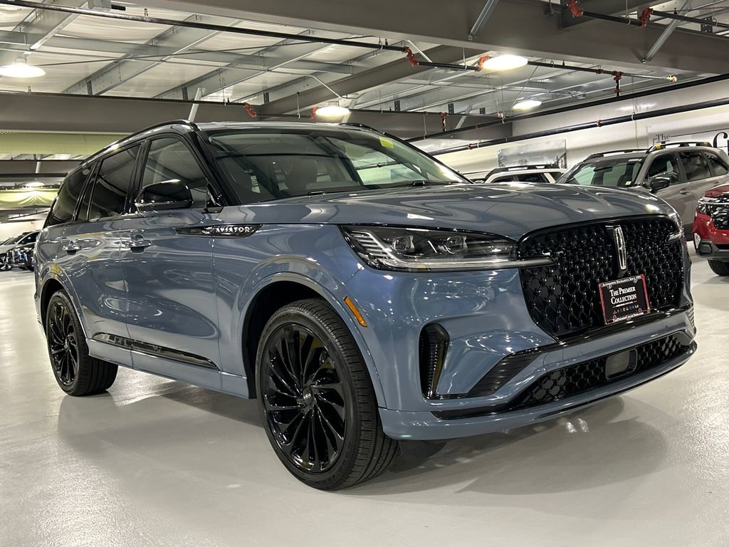 Used 2026 Lincoln Aviator Reserve w/ Jet Appearance Package AWD/4WD image 1