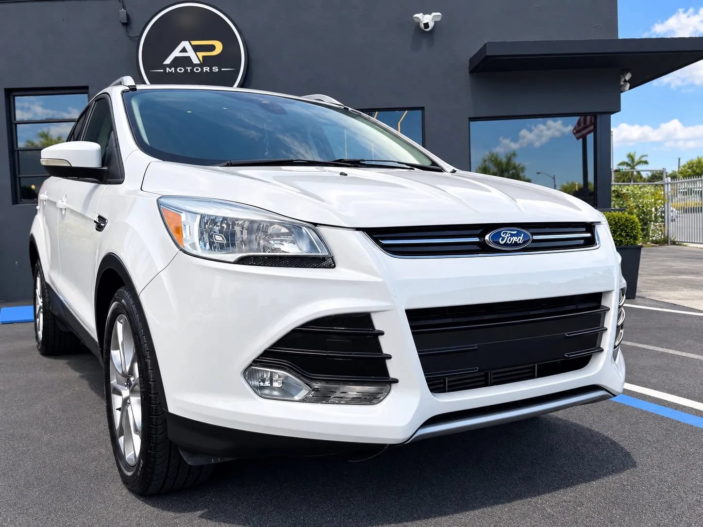Used 2015 Ford Escape Titanium AWD/4WD image 2