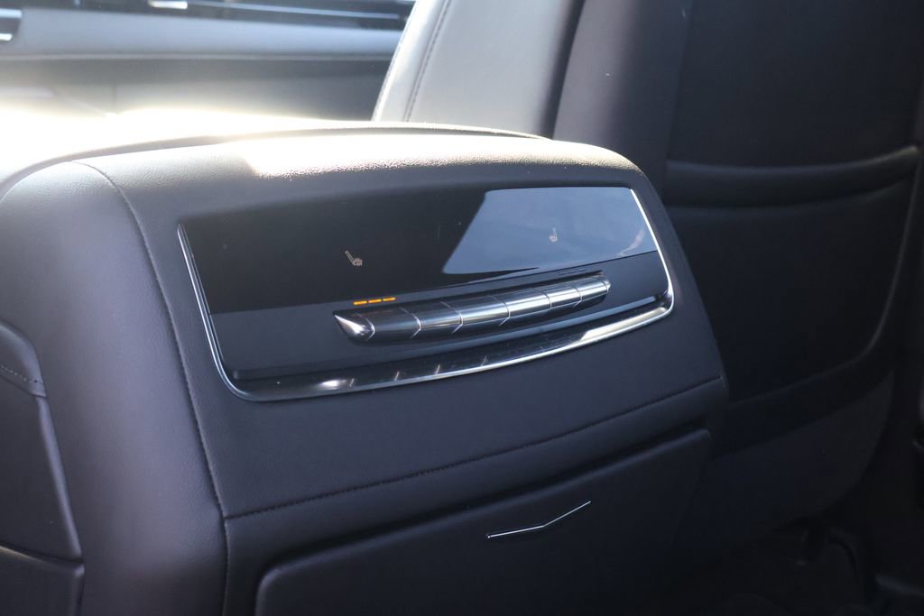 Used 2024 Cadillac Escalade ESV Luxury image 49