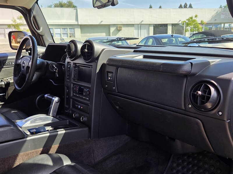 Used 2005 HUMMER H2 SUT w/ Preferred Equipment Group AWD/4WD image 20
