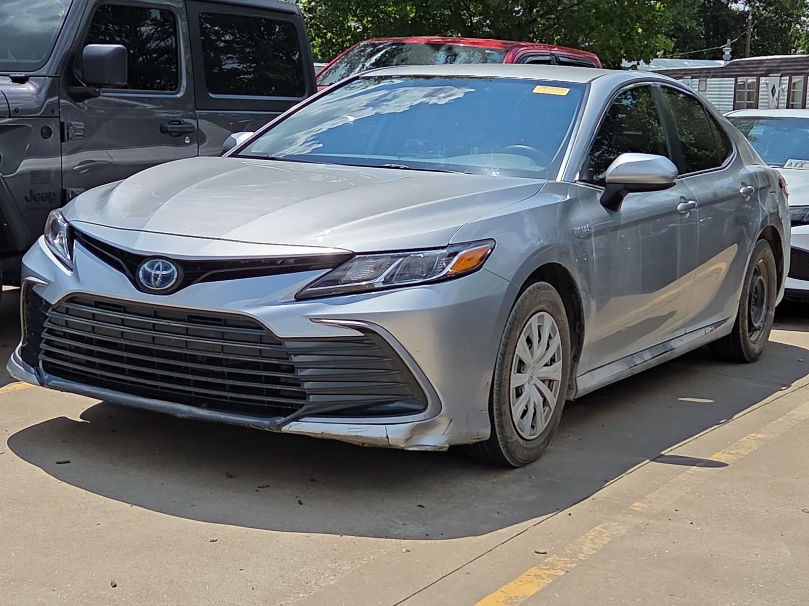 Used 2021 Toyota Camry LE image 2