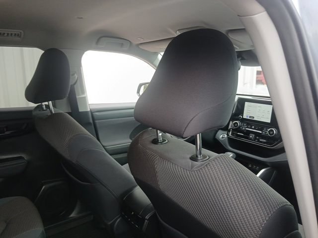 Used 2023 Toyota Highlander LE FWD image 18