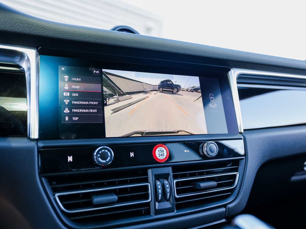 Certified 2025 Porsche Macan image 19