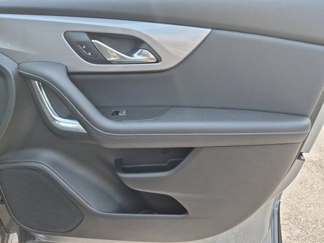 Used 2025 Chevrolet Blazer LT FWD image 32