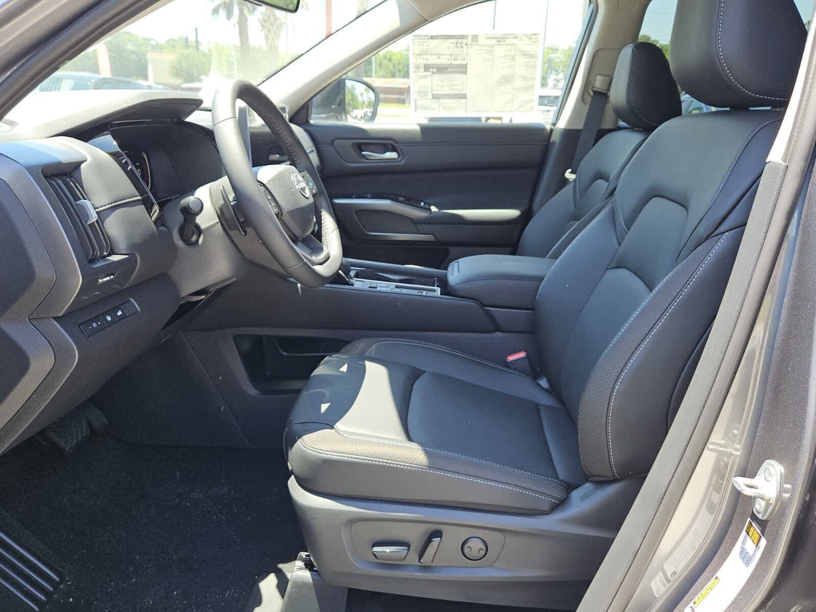 New 2026 Nissan Pathfinder SL FWD image 3