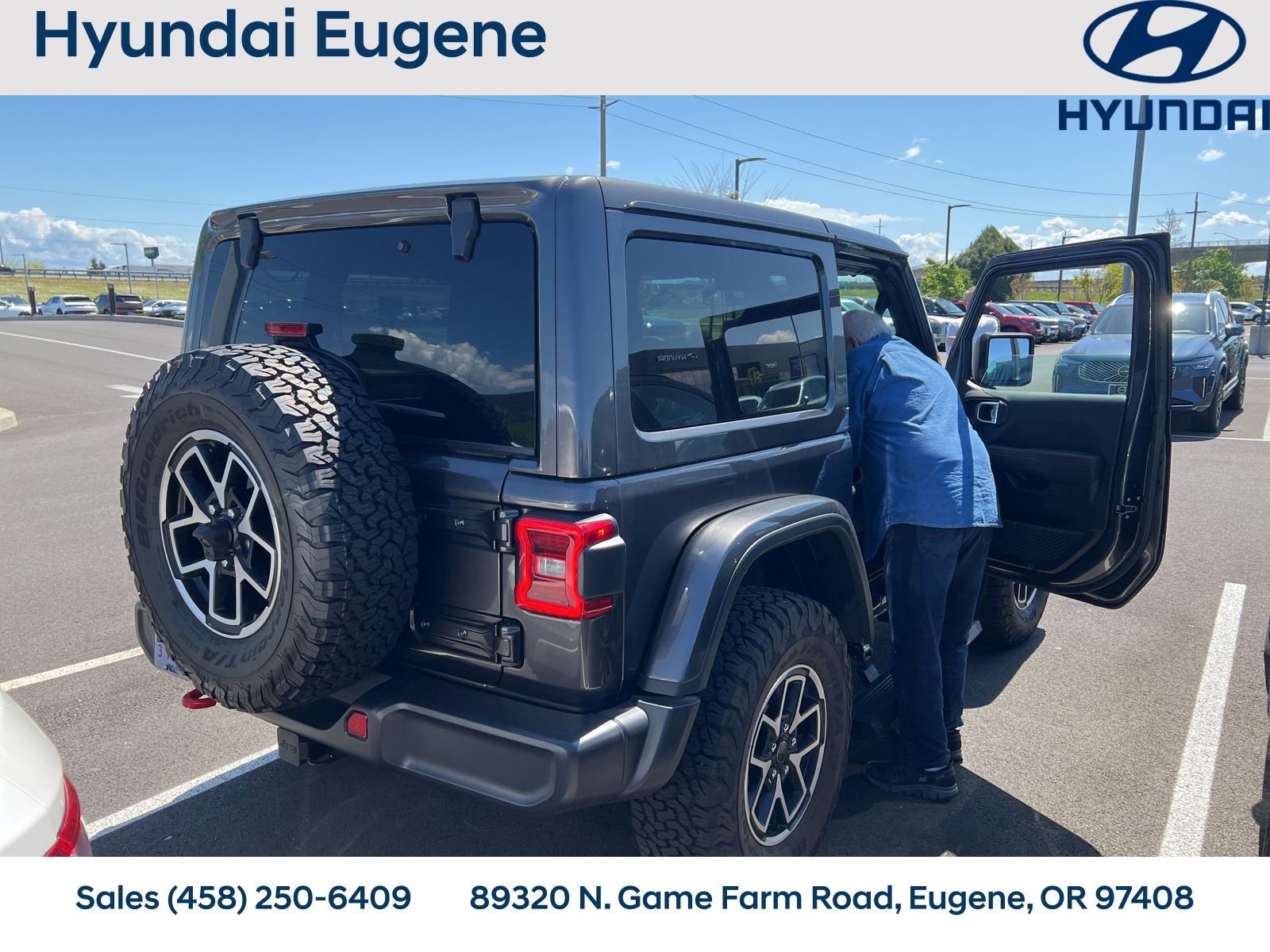 Used 2025 Jeep Wrangler Rubicon w/ Convenience Group AWD/4WD image 4
