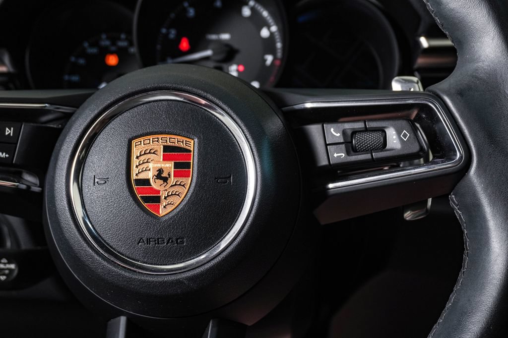 Certified 2024 Porsche Macan AWD/4WD image 19