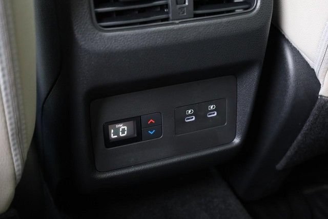 Certified 2025 Nissan Rogue SL w/ Tech Package FWD image 26