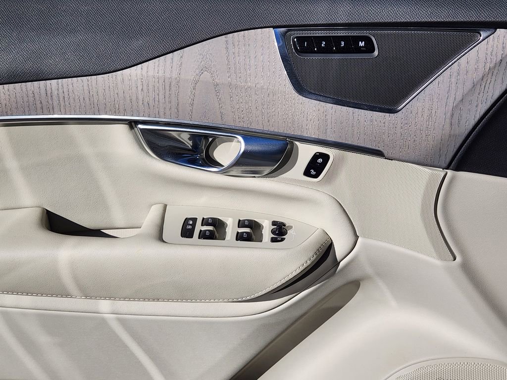 New 2025 Volvo XC90 B6 Core w/ Protection Package Premier image 3