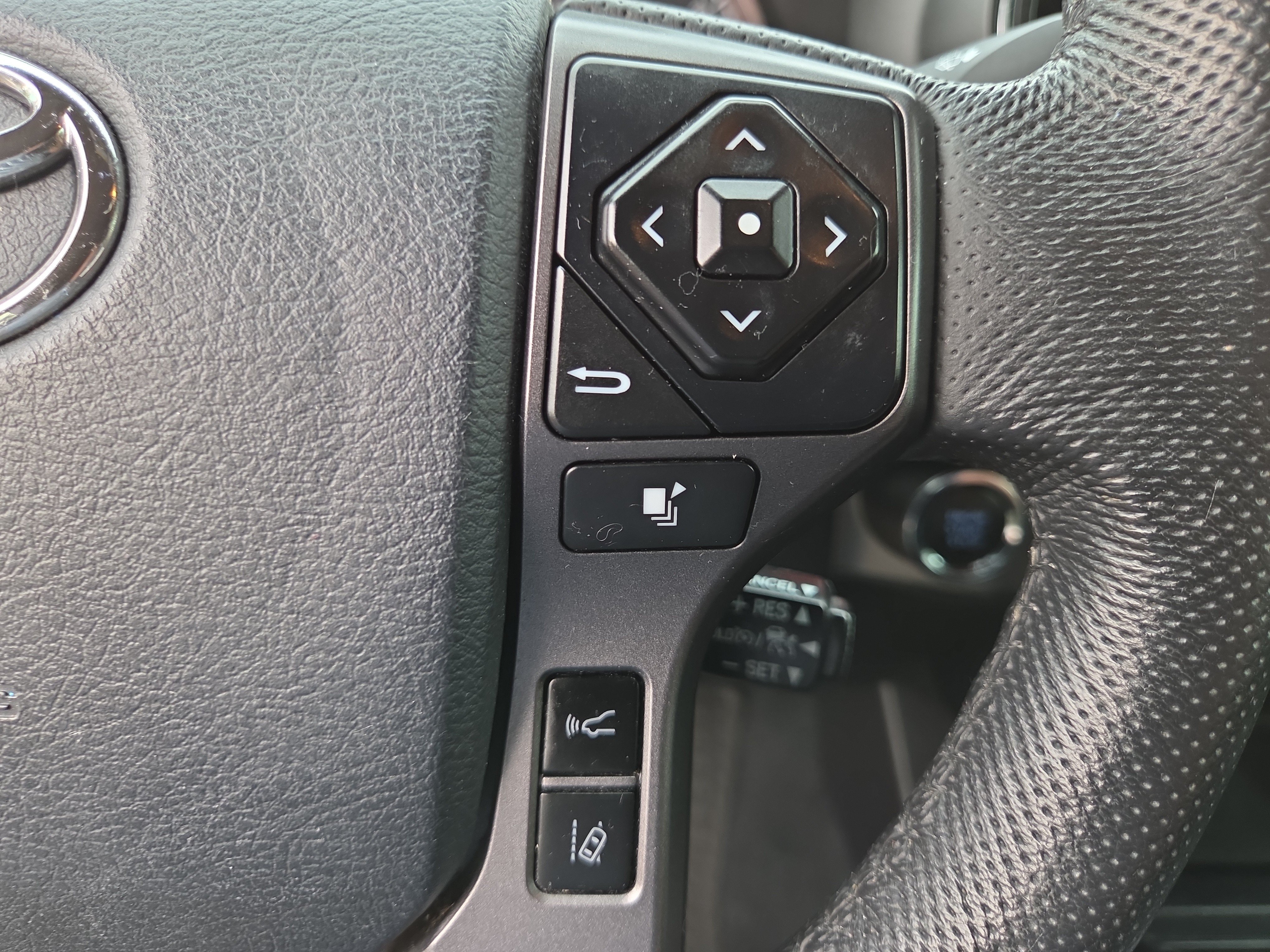 Certified 2020 Toyota Tacoma TRD Off-Road w/ TRD Premium Off Road Package AWD/4WD image 27