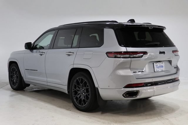 Used 2023 Jeep Grand Cherokee L Summit w/ Advanced Protech Group IV AWD/4WD image 5