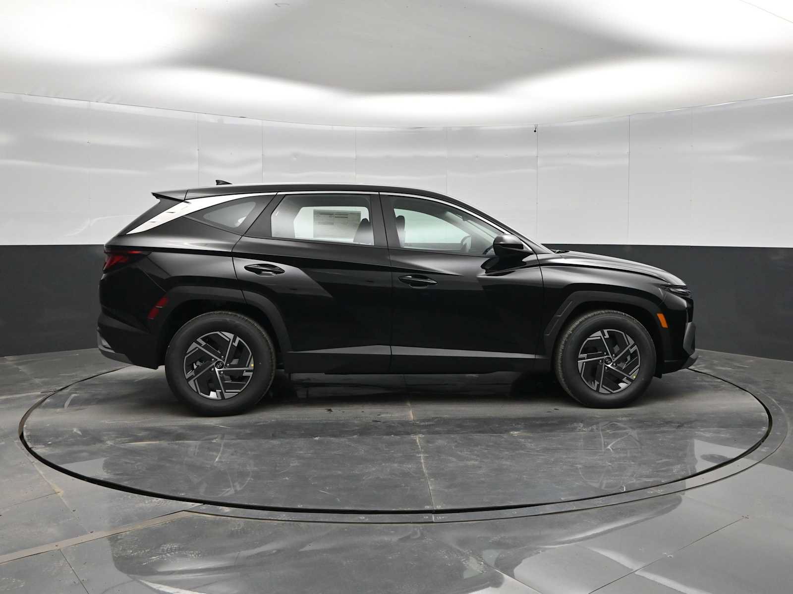 New 2026 Hyundai Tucson Blue SE FWD image 9