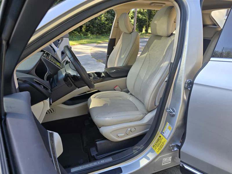 Used 2017 Lincoln MKX Reserve w/ Lincoln MKX Climate Package image 8