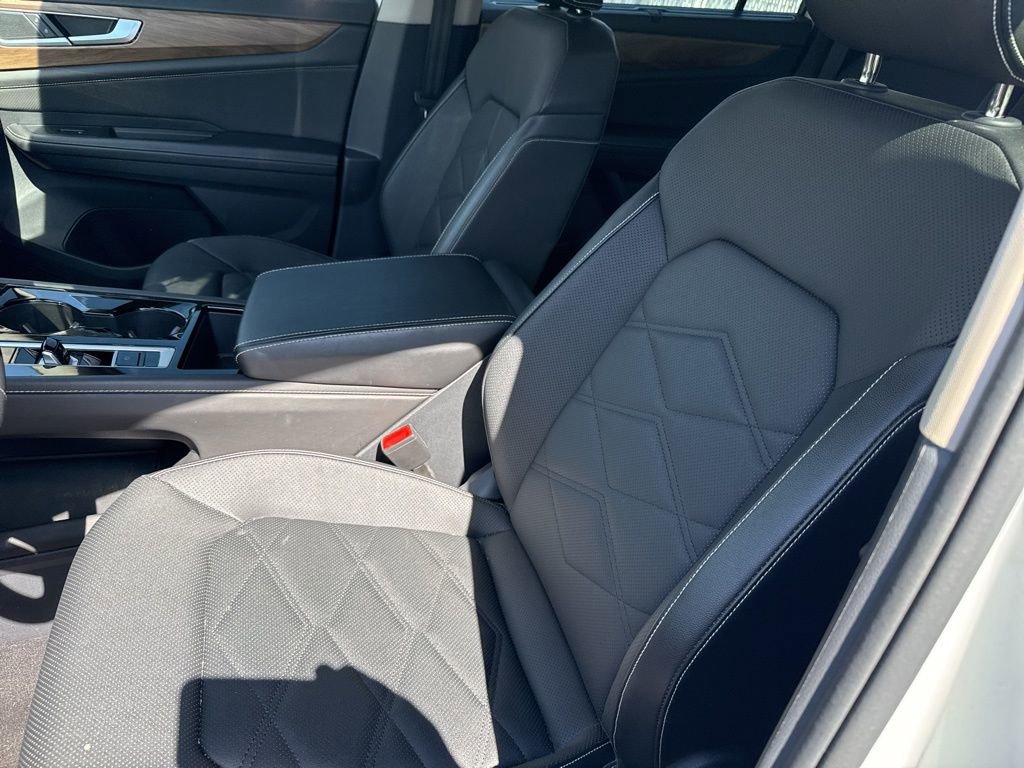 Used 2025 Volkswagen Atlas SE image 8