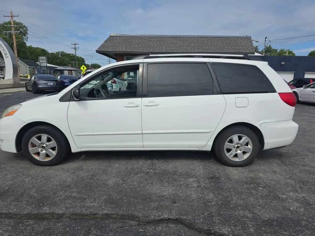 Used 2008 Toyota Sienna LE FWD image 2