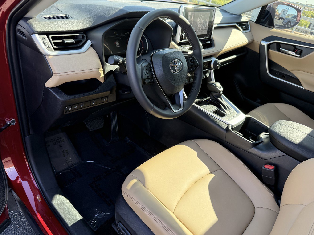 Used 2025 Toyota RAV4 XLE Premium image 10