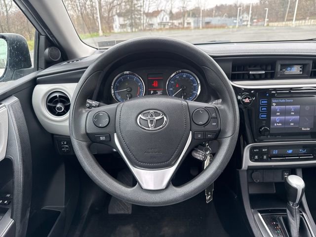 Used 2018 Toyota Corolla LE w/ LE Premium Package w/Moonroof image 21