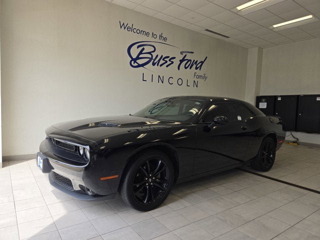 Used 2018 Dodge Challenger SXT w/ Blacktop Package RWD image 1