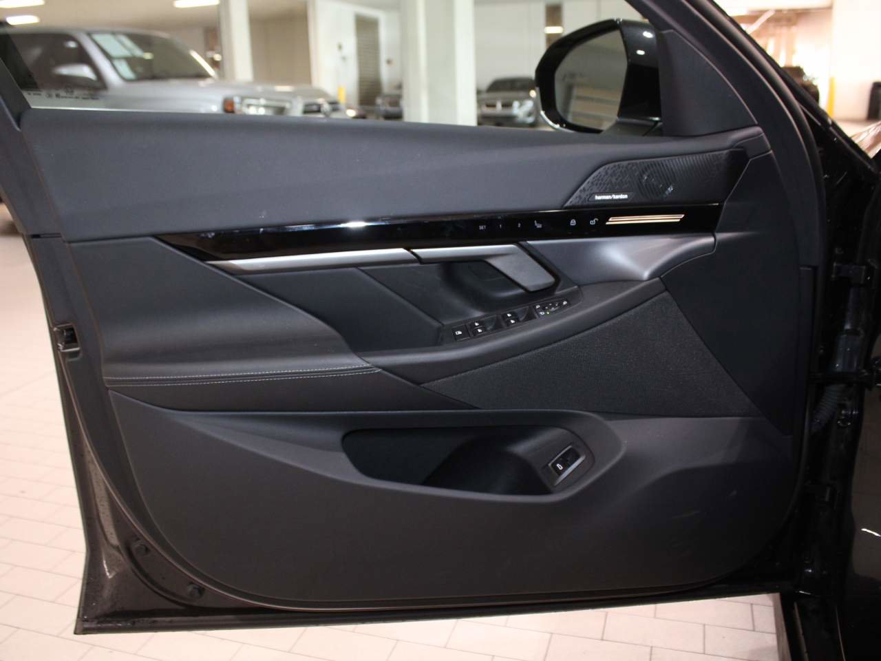 Certified 2025 BMW 530i image 9