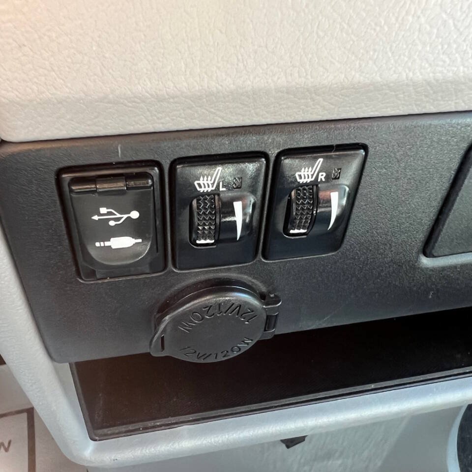 Used 2015 Toyota Sienna XLE FWD image 17