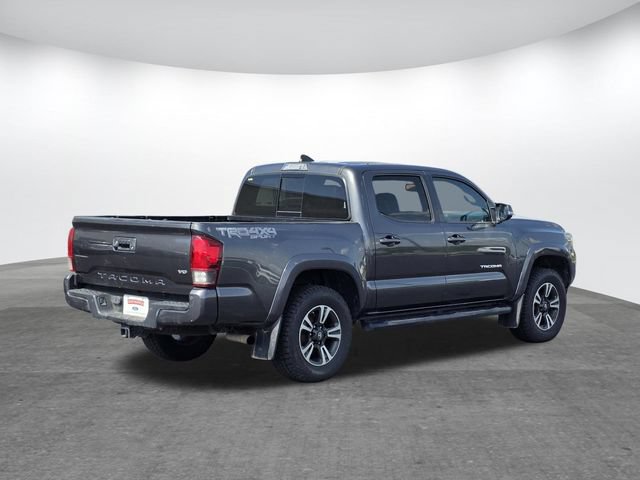 Used 2019 Toyota Tacoma TRD Sport AWD/4WD image 4