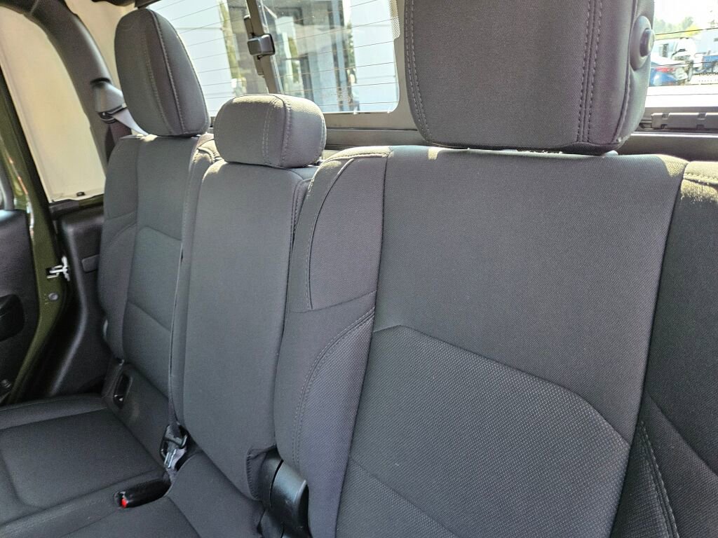 Used 2021 Jeep Gladiator Sport image 16